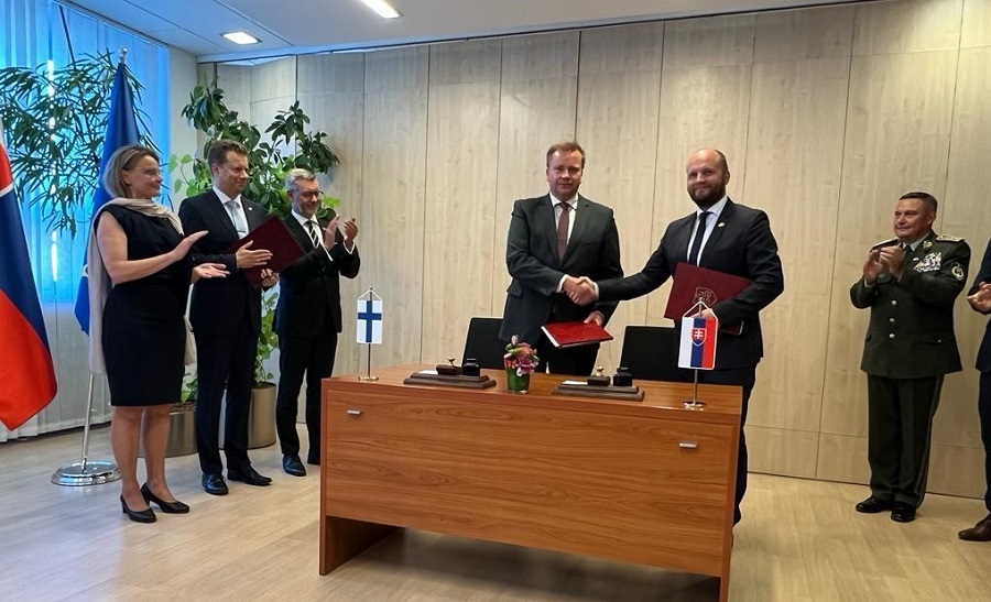 Slovakia and Finland signed an agreement on Patria AMVxp 8x8 vehicles 02