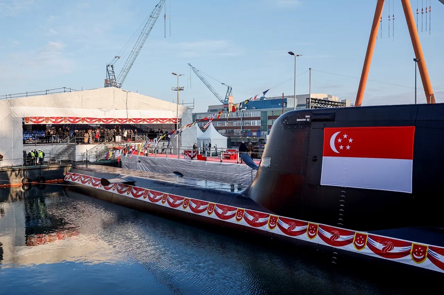 Two state-of-the-art submarines for the Republic of Singapore were launched in a festive ceremony at the thyssenkrupp Marine Systems shipyard in Kiel on December 13, 2022. Among the 350 guests invited to the event were German Chancellor Olaf Scholz, Singapore’s Prime Minister Lee Hsien Loong, Minister for Defence Dr. Ng Eng Hen and other high-ranking representatives of Germany and Singapore. Lady Sponsor of both vessels was Ms. Ho Ching, wife of the Prime Minister. At the push of a button, she launched both boats simultaneously, giving them the sonorous names “Impeccable”and “Illustrious”.
