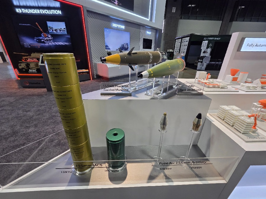 Hanwha Aerospace has presented the K9A2 auto-loading wheeled howitzer and plans for U.S.-based artillery charge production at the AUSA 2025 exhibition in Washington, D.C., held from 13 to 15 October. The event gathers around 44,000 visitors from 92 countries and serves as a key venue for showcasing modern land-based defence technologies.