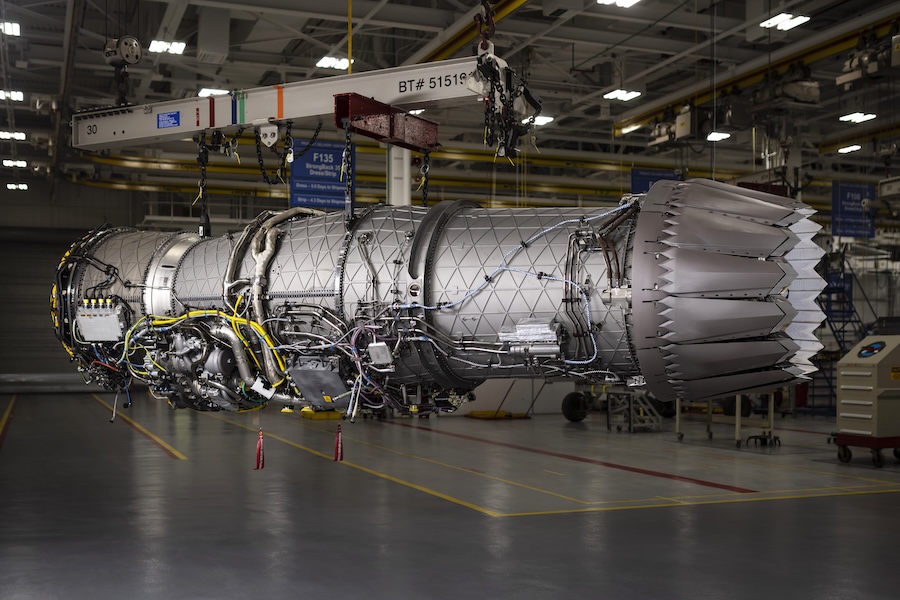 After years of uninterrupted cost growth and mounting implementation problems, the programme to modernise the avionics of Lockheed Martin F-35 Lightning II fighter aircraft to the TR-3/Block 4 standard has already exceeded its planned budget by more than six billion US dollars and is five years behind schedule. In an attempt to curb this process, the Pentagon plans to reduce the scope of the modernisation, which will result in the installation of a downgraded TR-3/Block 4 package in the fighters.