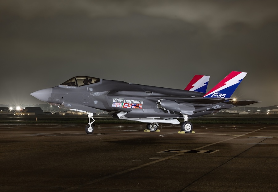 After years of uninterrupted cost growth and mounting implementation problems, the programme to modernise the avionics of Lockheed Martin F-35 Lightning II fighter aircraft to the TR-3/Block 4 standard has already exceeded its planned budget by more than six billion US dollars and is five years behind schedule. In an attempt to curb this process, the Pentagon plans to reduce the scope of the modernisation, which will result in the installation of a downgraded TR-3/Block 4 package in the fighters.