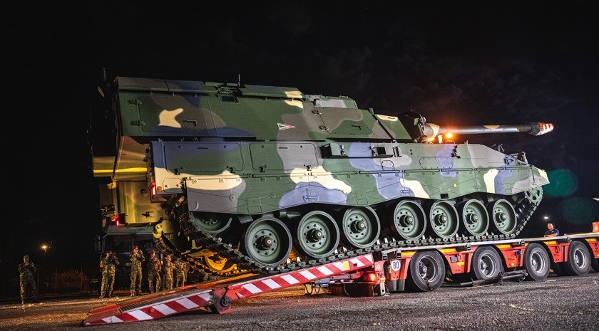 In August, the Hungarian armed forces received the first two PzH 2000 self-propelled howitzers purchased from Germany.