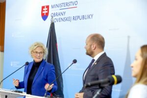 In addition to the Patriot air defence missile systems already stationed in Slovakia, Germany’s Defence Minister Christine Lambrecht has promised further air defence support for this NATO country, which borders directly on Ukraine.
