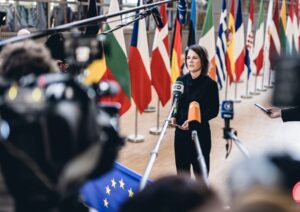 Following the US promise of Patriot air defence systems for Ukraine, the German government is also examining whether it can provide even greater support to the Ukrainian armed forces in their defence against Russian air attacks.