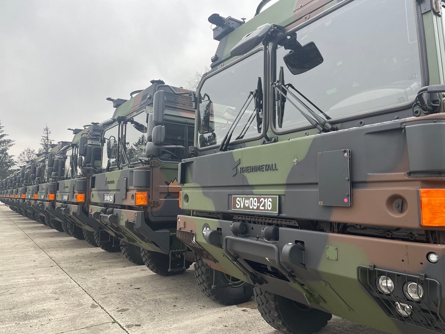 In a further multilateral exchange of equipment, or “Ringtausch”, Rheinmetall has provided Slovenia with military swap body truck at the behest of the German government. Forty newly build trucks, based on the UTF unprotected transport vehicles Rheinmetall produces for the Bundeswehr, have now been handed over to the Slovenian military in Ljubljana. For Rheinmetall, the transaction represents sales volume in the lower two-digit million-euro range.
