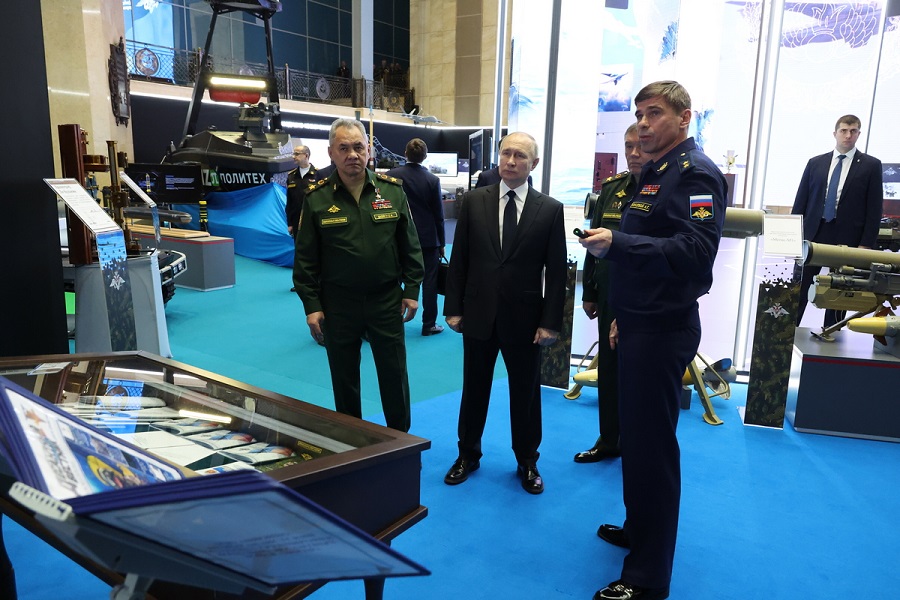 On December 21, the Russian Defence Ministry College’s annual extended meeting was held with President Vladimir Putin’s participation. The main topic was the so-called special military operation, which is to continue ‘until the tasks are fully performed’. Putin drew attention to the need to modernise the mobilisation system. Defence Minister Sergei Shoigu said that the hostilities, which have so far involved 250,000 troops, have revealed problems in communications, automated command and control systems, and counter-battery warfare.