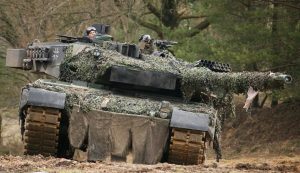 The Norwegian military procurement authority NDMA has commissioned Krauss-Maffei Wegmann GmbH & Co. KG (KMW) with delivering 54 of the latest Leopard 2 main battle tanks (A7 NOR). The vehicles are scheduled for delivery from 2026 to 2028.