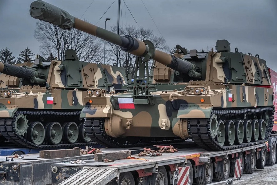 South Korean Hanwha will be soon setting up a local corporation in Poland and, in cooperation with the Polish armament industry, fulfilling multi-billion-dollar orders for K9 self-propelled howitzers and K239 Chunmoo missile systems. Poland was the first European country to conclude such big contracts with South Korean industry, but Hanwha is also looking at other markets in the region based on Poland, which the South Korean company sees as a hub base for the European/NATO markets.