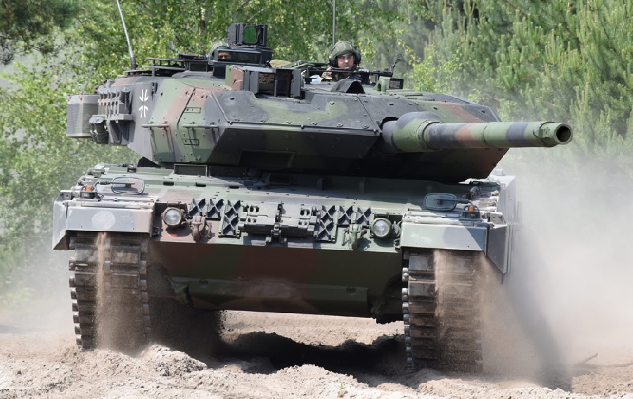 According to the news agency Agenparl, Italy intends to procure 250 Leopard 2A7 main battle tanks produced by German defence company Krauss-Maffei Wegmann (KMW).