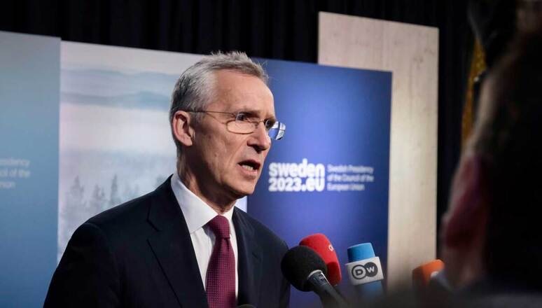 Arriving at a meeting of EU Defence Ministers on Wednesday (8 March 2023), NATO Secretary General Jens Stoltenberg underlined the importance of strengthened ammunition stockpiles and more joint procurement in order to continue supporting Ukraine.