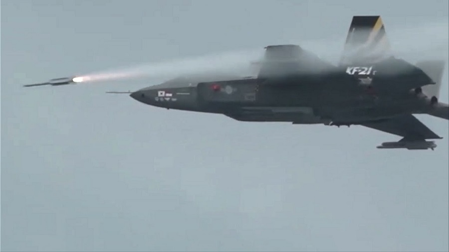 The IRIS-T air-to-air missile, produced by German company Diehl Defence, was successfully launched by a South Korean KF-21 Boramae fighter during a test.