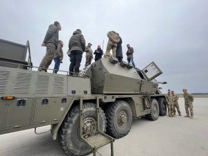 Slovak defence minister Jaroslav Nad’ has visited Ukraine, where he met with Ukrainian crews of Zuzana 2 155mm self-propelled howitzers delivered by Slovakia to Armed Forces of Ukraine. According to reports, Ukrainian soldiers and commanders highly evaluate this weapon system.