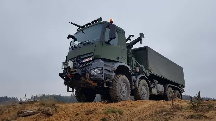 Lithuanian Defence Materiel Agency signed a contract with the German company Daimler for the supply of 371 Mercedes-Benz military trucks: 230 Arocs and 141 Zetros.