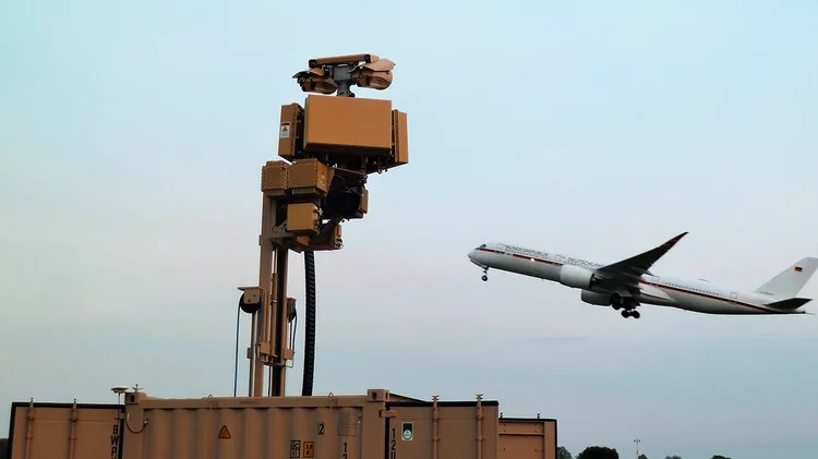 In May ESG Elektroniksystem- und Logistik-GmbH was commissioned to support the protection of a high-ranking European delegation and VIP during a state visit. Thus ESG´s modular C-UAS system complemented the security architecture provided by the German Armed Forces (Bundeswehr) and its allies at a NATO Air Base in Germany.