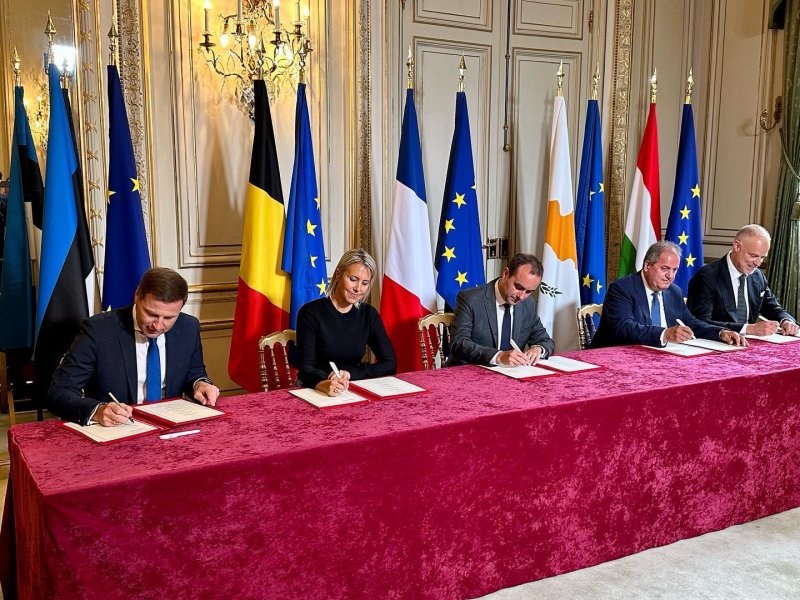 Estonia, Belgium, Cyprus, France, and Hungary signed a cooperation agreement to jointly procure Mistral short-range air defence missile systems.
