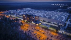 RENK America and Polish defence company Huta Stalowa Wola (HSW) have signed a memorandum of understanding (MoU) to foster bilateral cooperation in the field of tracked combat vehicles. This strategic relationship aims to leverage RENK America's expertise to provide mobility solutions for HSW vehicles, the RENK Group announced on social media.