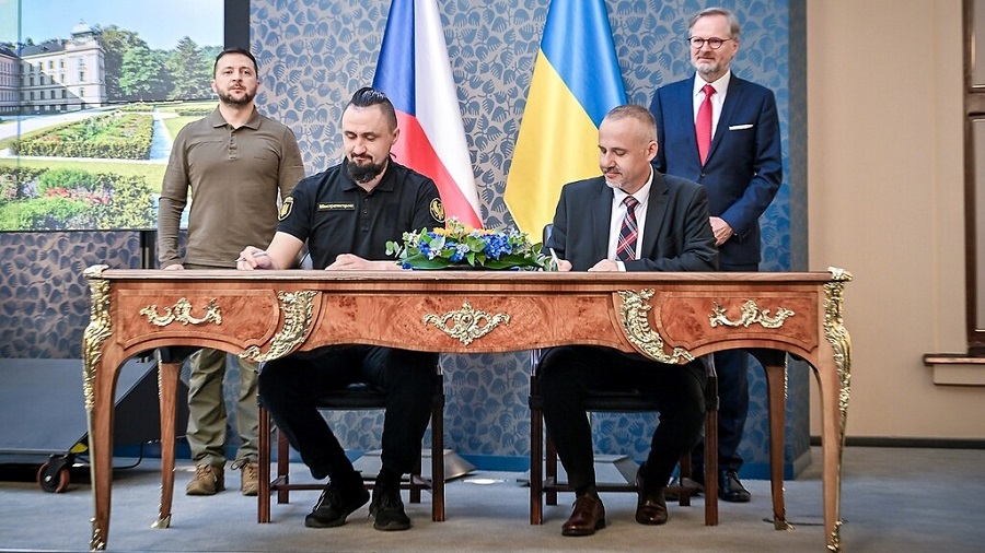 Czech Deputy Defence Minister, František Šulc, and the Ukrainian Minister for Strategic Industries, Oleksandr Kamyshin, signed a Memorandum of Understanding between the Czech Ministry of Defence and the Ukrainian Ministry of Strategic Industries. The memorandum opens doors for closer cooperation in several specific areas, particularly in weapon repairs and maintenance, weapon and ammunition development, and modernization and repairs of armored vehicles.