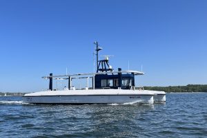 Anschütz demonstrates remote control of MV Wavelab