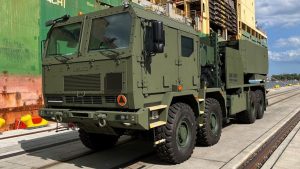 The first K239 Chunmoo launcher, manufactured by the South Korean defence company Hanwha Aerospace, has arrived in Poland. This marks the beginning of the delivery process for the 218 launchers of this MLRS system contracted by Poland last year.