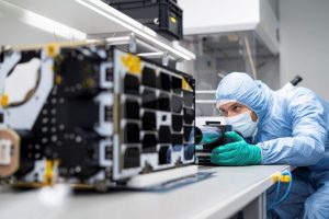 SpeQtral, a leading quantum communication technology company, has chosen Kongsberg NanoAvionics (NanoAvionics) as the satellite bus provider for its upcoming SpeQtral-1 mission. The second partner in this mission is Mbryonics, producing the satellite’s optical terminal.