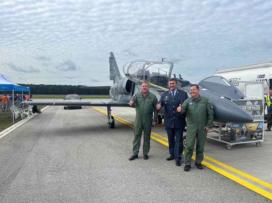The Commander of the Air Force of the Armed Forces of the Slovak Republic, Major General Róbert Tóth, arrived at AERO Vodochody AEROSPACE a.s. at the invitation of the Commander of the Air Force of the Czech Republic, Major General Petr Čepelka. The aim of the meeting was to deepen mutual cooperation and to continue the effective and long-term interaction of the air forces of both countries. At the Aero factory, representatives of the Air Force visited the L-39NG aircraft and its serial production.