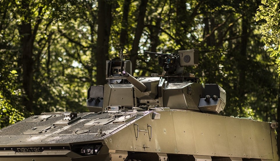During DSEI 2023, Nexter, company of KNDS, presents the T40 turret equipped with the 40mm CTA gun system. This is an Anglo-French system made by the joint venture between Nexter and BAe Systems: CTA International (CTAI). CTAI is entirely dedicated to the production of the gun and its ammunition. It is the only company that masters the cased telescoped technology which allows the 40mm CTA ammunition to be as small as any 25mm round but as powerful as the 40mm/L40 Bofors ammunition.