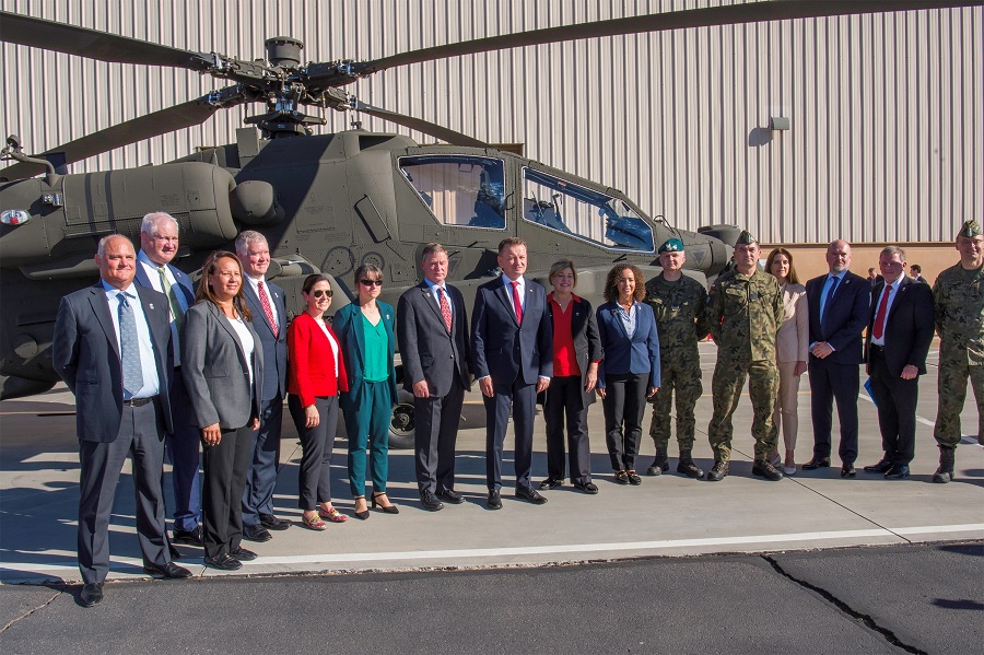 Boeing hosted the Poland’s Minister of National Defense Mariusz Błaszczak and his delegation at the Boeing Mesa site in Arizona on Monday. The minister met with Boeing leaders and toured the AH-64 Apache production line in celebration of Poland’s recent Apache selection.