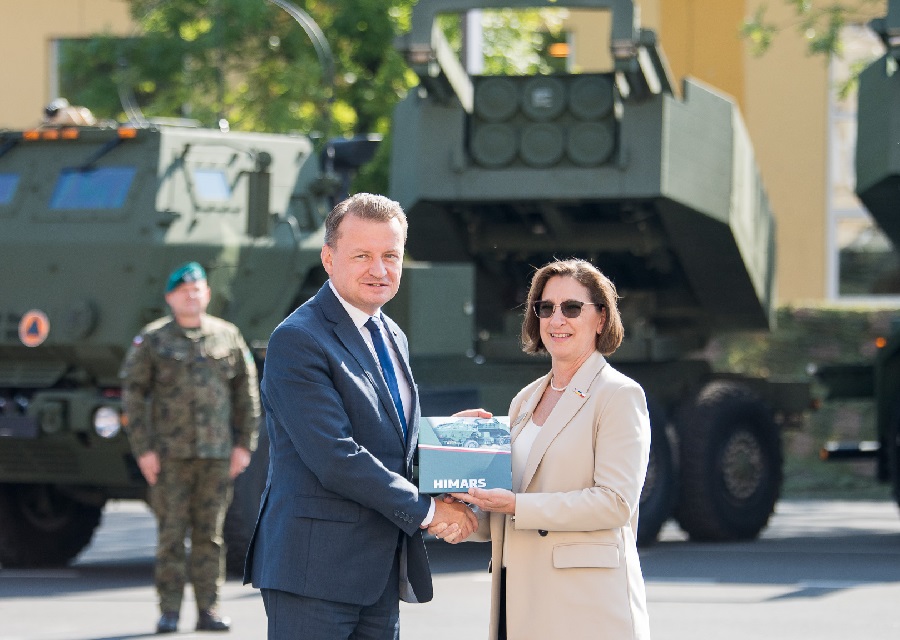 The Polish Armament Agency has officially signed a framework agreement with Lockheed Martin, the American arms giant, for the procurement of components related to the M142 HIMARS launchers. These launchers are intended to equip the Polish missile systems, known as Homar-A. The framework agreement encompasses a potential maximum acquisition of 486 M142 HIMARS launchers.