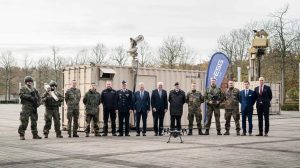 As part of a live demonstration at the Hardthöhe in Bonn, the Bundeswehr showed the two heads of state the capabilities of the "defence system against unmanned aerial vehicles" (ASUL) developed and supplied by ESG Elektroniksystem- und Logistik-GmbH. The successfully introduced ASUL drone defence system provides the Bundeswehr with all the necessary capabilities in a stationary overall system for field camp protection as part of a holistic air defence system: With the modular counter-UAS system, small unmanned aircraft systems can be detected, classified and identified as well as countered in real time. It was a special honour for the ESG team to actively support the comrades of the German Armed Forces under the leadership of the German Air Force during the demonstration in front of the Federal President and his state guest.