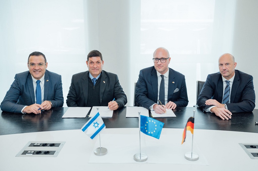 In a unique German-Israeli business cooperation in the field of defence technology, two established companies: FFG Flensburger Fahrzeugbau Gesellschaft mbH, and IAI - Israel Aerospace Industries through its ELTA Systems Ltd subsidiary, are joining forces in the land sector, entering into a joint venture and setting up the new German company FTS Flensburg Technology Systems.