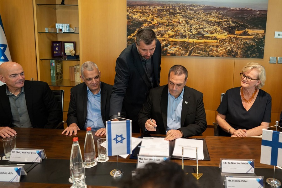 The contract for the sale of the Israeli developed David's Sling air defence system to Finland was signed.