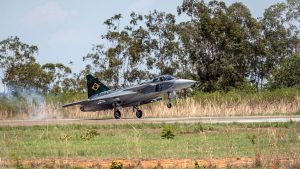 The Gripen fighter with registration number 4100, used for the flight test campaign, was at the Anápolis Air Base (BAAN) for a series of flights that tested the aircraft's behaviour and performance in high temperatures.