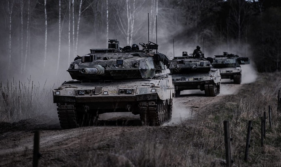 The Swedish defence procurement agency (FMV) has commissioned Krauss-Maffei Wegmann (KMW) with modernising its fleet of Leoarrd 2 main battle tanks. 44 vehicle systems will be retrofitted by the end of 2026.