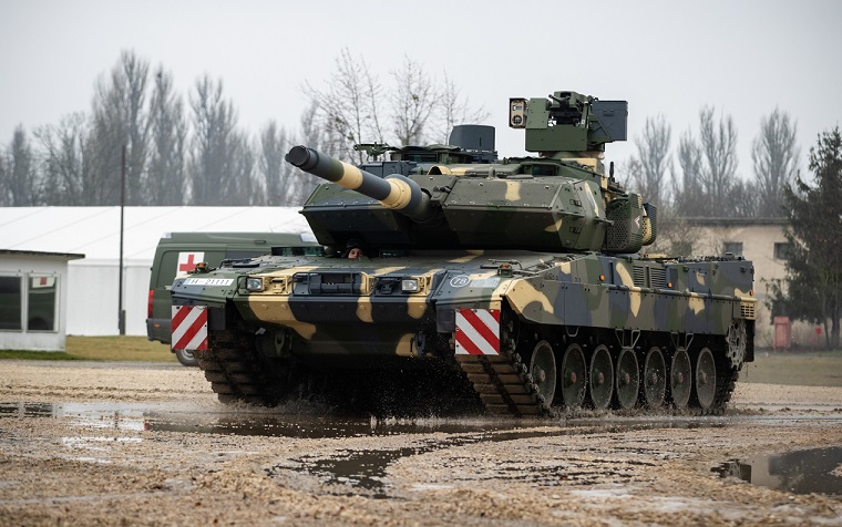 The Hungarian Defence Forces have taken a significant step forward in their military development with the official handover of the first Leopard 2A7HU tanks. The announcement was made by the Minister of Defence, Kristóf Szalay-Bobrovniczky, marking a new chapter in both the history of Hungarian military development.