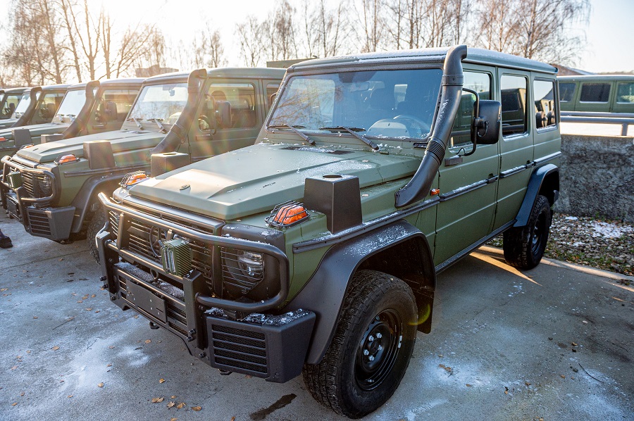 The Lithuanian Armed Forces have enhanced their vehicle fleet with the addition of military-grade Mercedes-Benz G 350 d vehicles. This development follows a contract signed a year ago, with the first batch of these vehicles arriving on November 28.