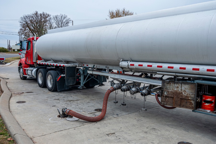 In the fast-paced world of construction, efficiency and flexibility in fuel supply are paramount. Mobile fuel stations, specifically those designed as steel tanks with a roof and platform, have emerged as a game-changer for construction sites. These innovative systems cater to the unique demands of construction environments, offering a host of advantages that streamline operations and bolster productivity.