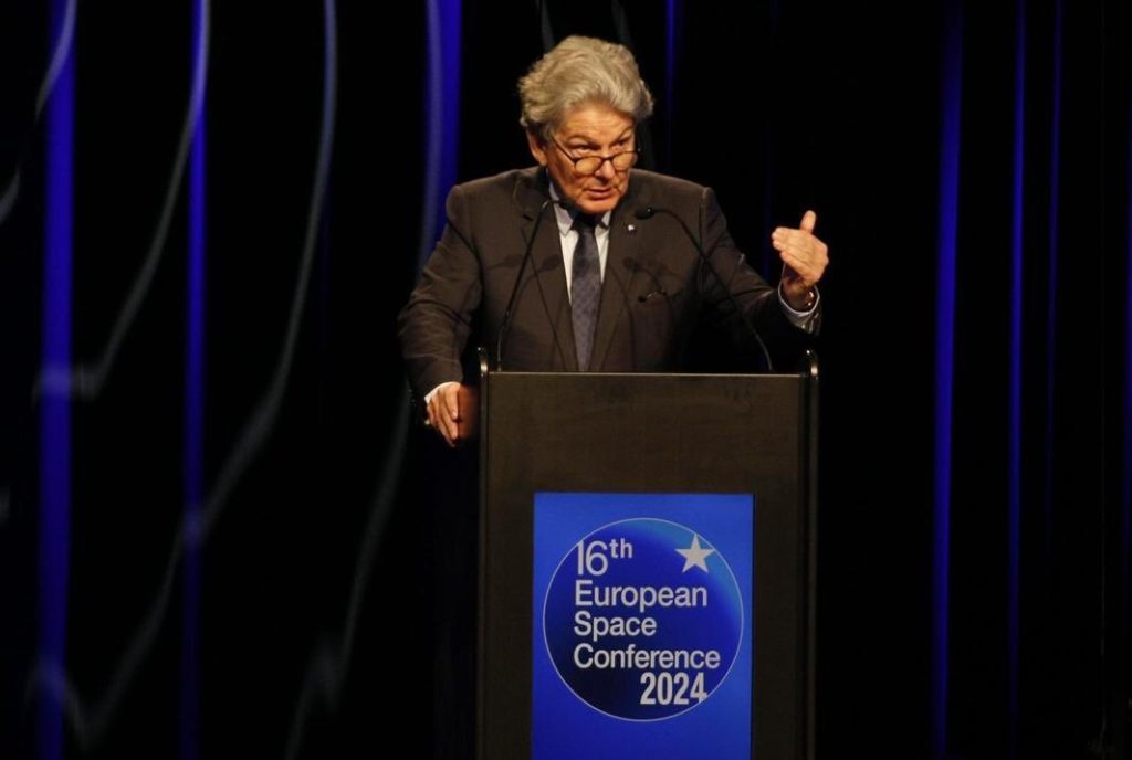 In his opening keynote, Commissioner Thierry Breton, while praising Europe’s successes on space, called for the need to maintain Europe at the forefront of space innovation and build a “Europe of power” that needs to ambitious, fast and agile. Commissioner Breton emphasised the EU actions for a sovereign Europe that reduces technological dependencies in strategic supply chains and prioritises security and defence.