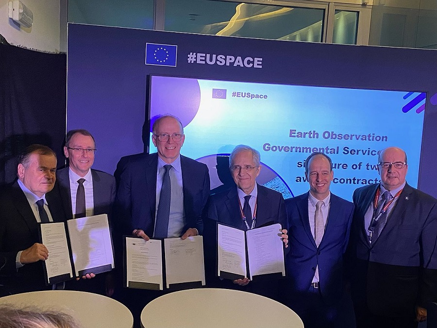 A consortium led by OHB System AG, a subsidiary of the space and technology group OHB SE, has been selected by the European Commission's Directorate-General for Defence Industry and Space (DG DEFIS) to conduct a study to examine the technological and programmatic framework for the development of a new European Earth-Observation service for government-authorised users, which may include the development of new satellite-based reconnaissance capabilities at European level.