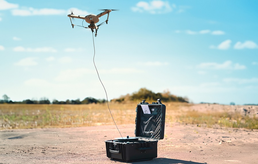 AtlasTETHER, a unique, tethered drone that’s part of the ATLAS ECOSYSTEM, allows users to carry out missions with zero satellites or jamming, as well as to exchange data with other devices in the MESH network.
