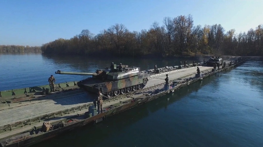 French company CNIM Systèmes Industriels has signed an agreement with the Polish defence procurement agency (Armament Agency) to supply advanced motorized floating bridges (PFM), marking a continued collaboration aimed at bolstering Poland's gap crossing capabilities.