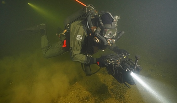 In war and crisis situations, the Finnish Defence Forces needs an ability to dispose of explosives at the bottom of the sea and on the ground. These technically demanding and lengthy course entities are not ones that can be completed in a minimum of time, so the needed competence should already be available. Hiring high-quality professional units on a permanent basis would, however, take up a big slice out of the defence budget.