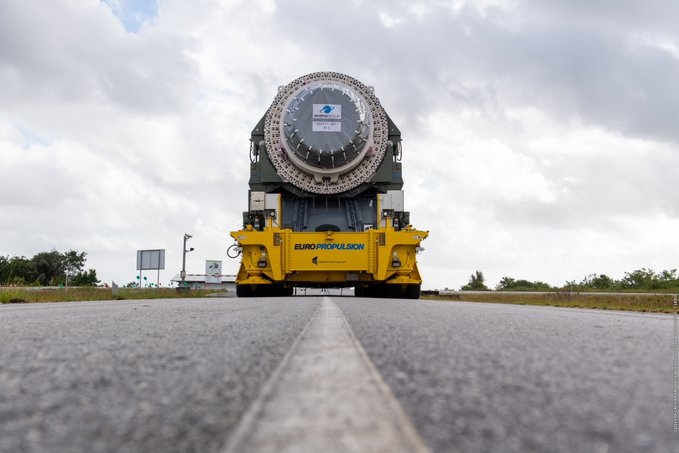 A further step on the way towards the first Ariane 6 flight: ArianeGroup teams have completed integration of the first booster for the Ariane 6 inaugural flight. It has been moved from the booster finishing facility at Europe’s Spaceport in French Guiana to a storage building, awaiting transfer to the launch pad.