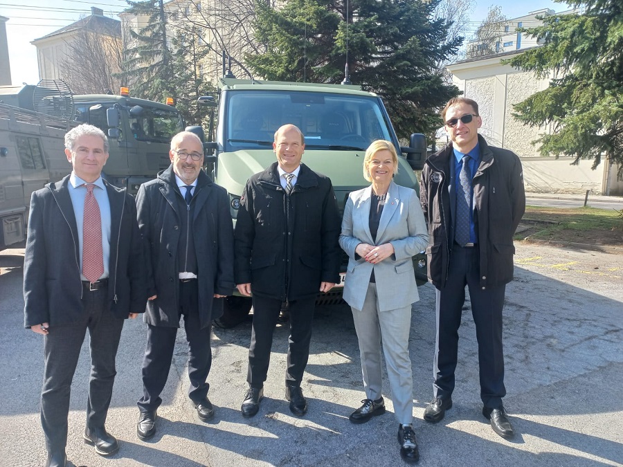 On March 18, the Austrian Minister of Defence, Klaudia Tanner, handed over the first unit of IDV’s MUV 4×4 TCN vehicle to the Austrian Armed Forces.