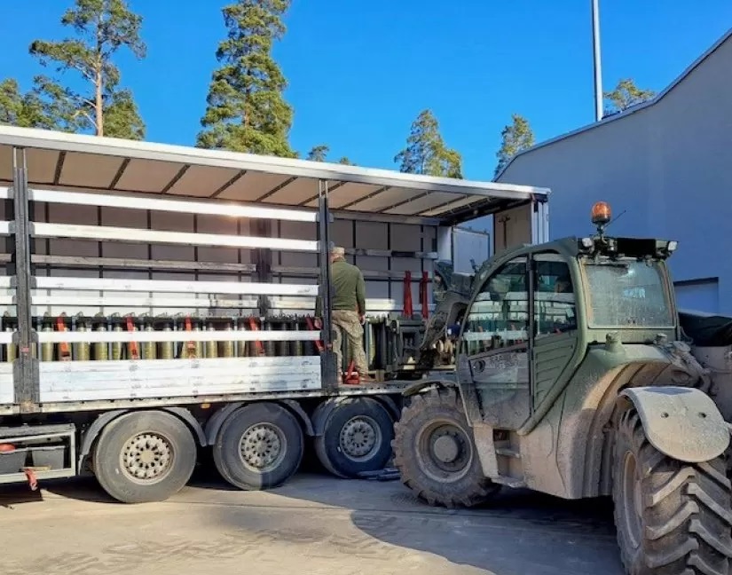 The Ministry of National Defence and the Lithuanian Armed Forces continue the unceasing military assistance to Ukraine with the delivery of yet another package of military assistance: 155mm artillery ammunition.
