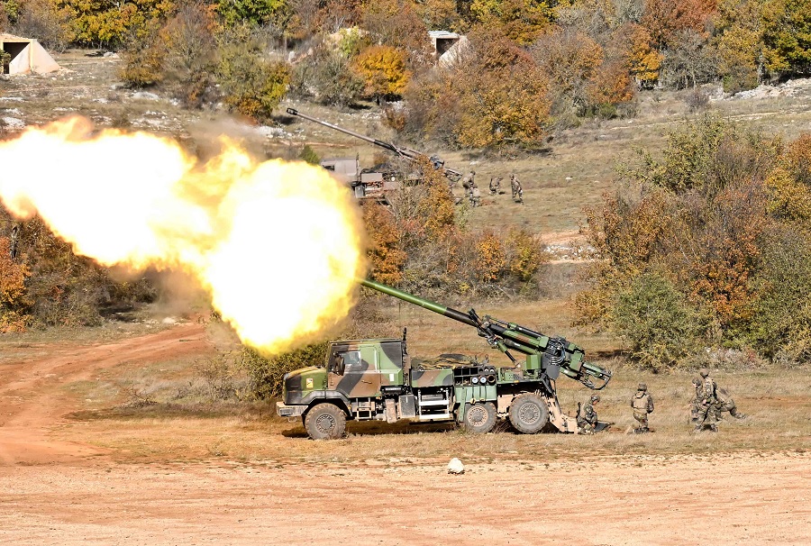 Nexter (KNDS), a leading French defence manufacturer, will significantly increase its artillery ammunition production capabilities, thanks to a grant worth EUR 41 million from the European Commission. This funding will enable Nexter to collaborate with Norwegian and Lithuanian defence companies, Nammo and VAK, to ramp up its power-pulse powder production substantially.
