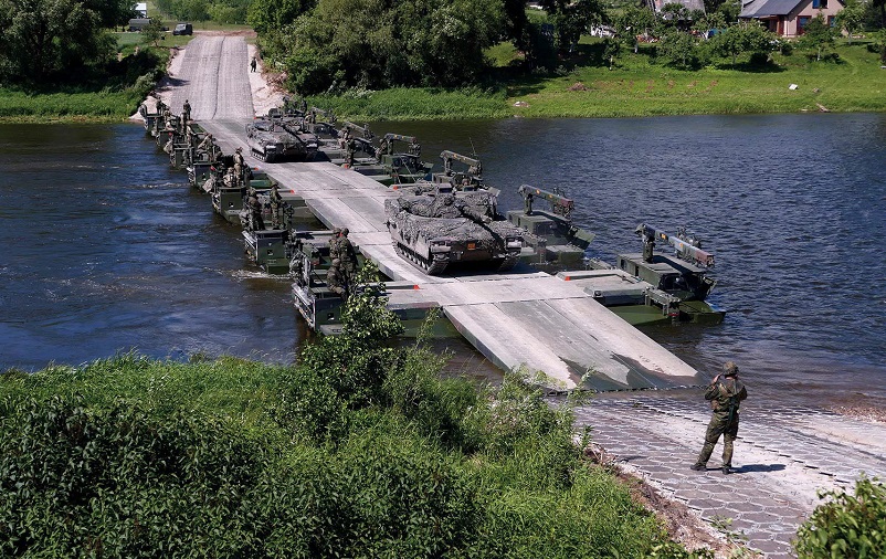 The Swedish Defence Materiel Administration (FMV) has secured a contract with General Dynamics European Land Systems (GDELS) for nine M3 (Amfibiebro 400) floating bridge systems. This acquisition, part of a SEK 400 million (approximately EUR 35 million) agreement from 2022, promises to enhance the mobility of Sweden's ground forces by facilitating the crossing of lakes and large waterways.