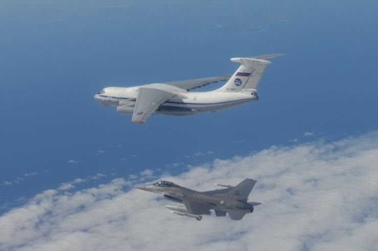 Baltic Air Policing: Portuguese F-16 fighters intercept two Russian aircraft