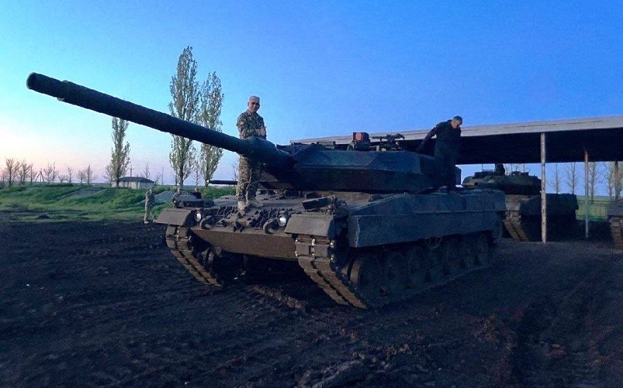 On April 21, social media platforms circulated a video showing a Ukrainian Leopard 2A6 main battle tank captured by Russian forces.