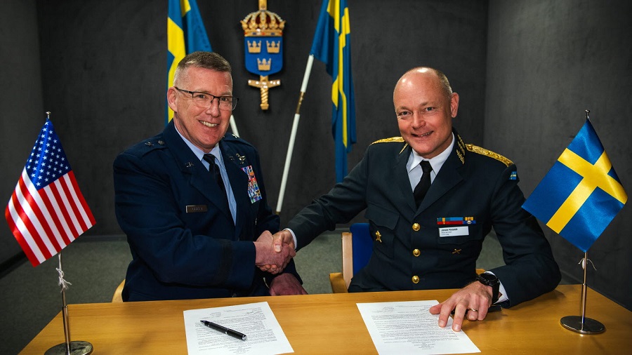 Swedish Armed Forces and U.S European Command (USEUCOM) have signed a bilateral Letter of Intent (LOI) regarding a framework for an advanced cyber partnership. For Swedish Armed Forces the partnership creates value and offers multiple possibilities to increase capability development and enhance operational and strategic capability.
