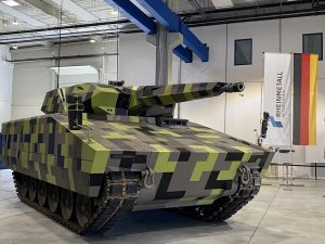 During a Welcome Day at the Mediaș site, the new Romanian vehicle manufacturer Rheinmetall Automecanica SRL presented itself to the workforce and representatives from politics, business, the armed forces and the media. The Romanian Minister of Economy, Entrepreneurship and Tourism, Stefan-Radu Oprea, also took part in the event.